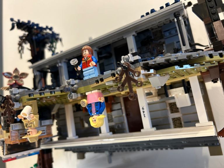 Lego 75810 stranger things upside down set 8 figures instructions box RARE RETIRED