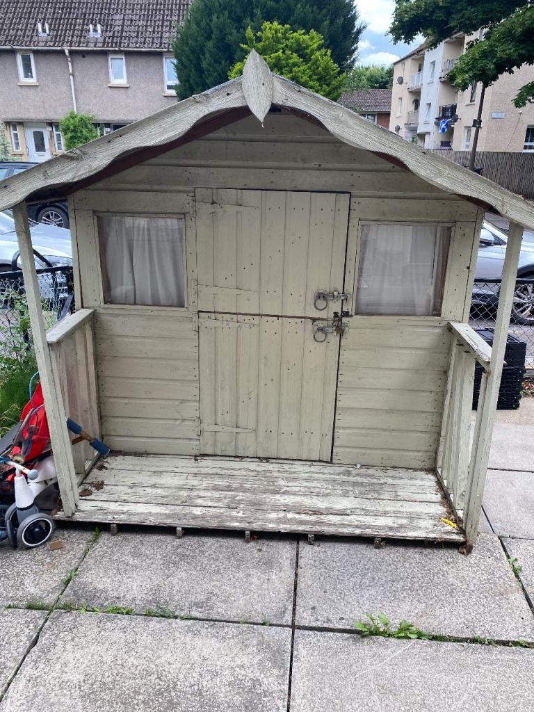 Free wooden garden playhouse 