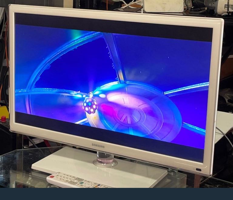 TELEVISION: SAMSUNG 27 inch TV