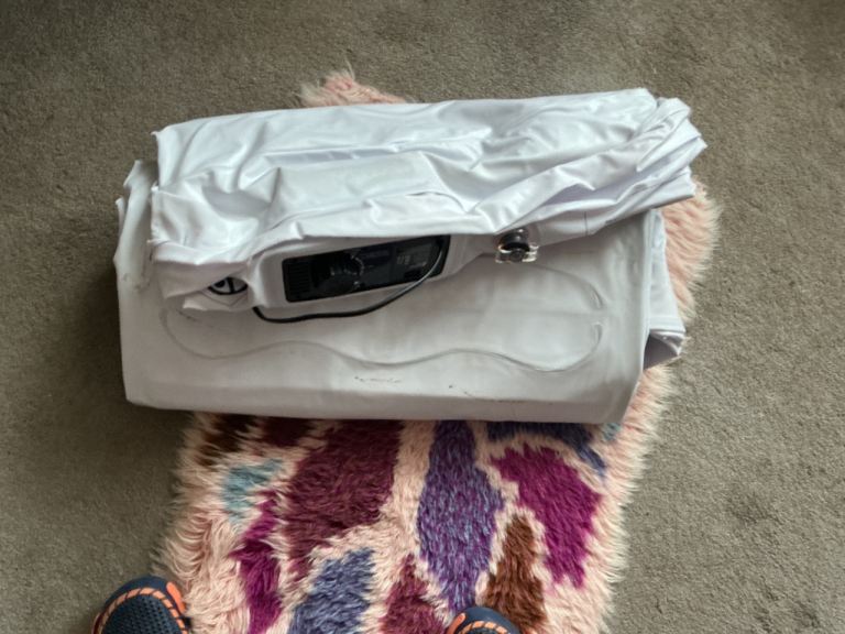 Inflatable mattress/ bed 