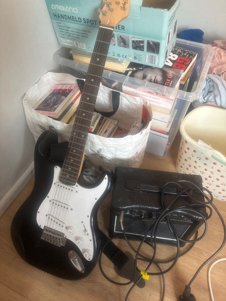 Harley Benton Electric Guitar with Amp