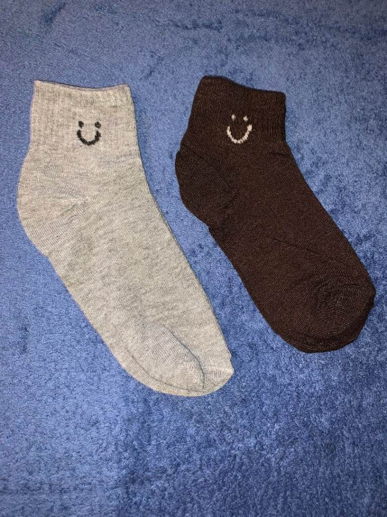 New 2 x Ladies Grey / Brown Smiley Face Socks IP1