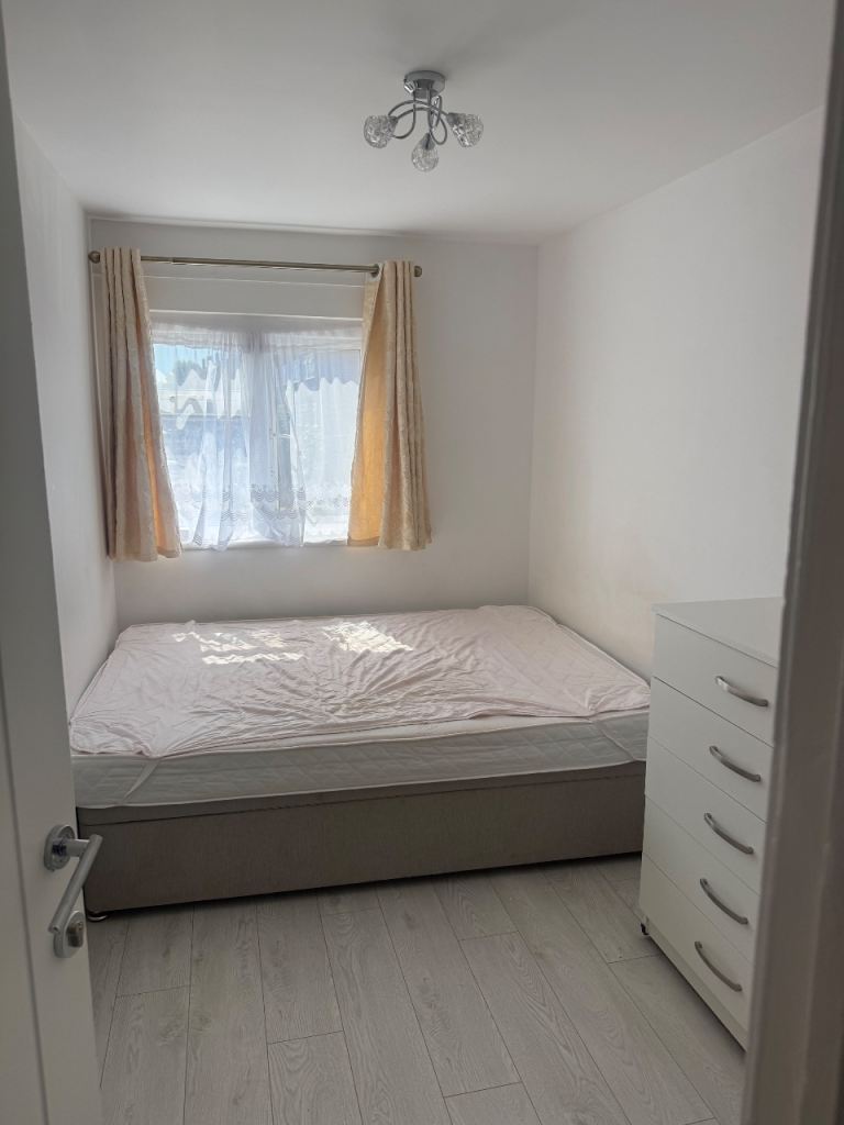 Single or double bedroom in a 3 bedroom house