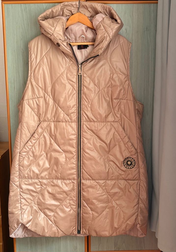 Quilted Longline Gilet UK Size: 18-20 XL/XXL (Euro 50) Brand Bacardo Champagne Colour 