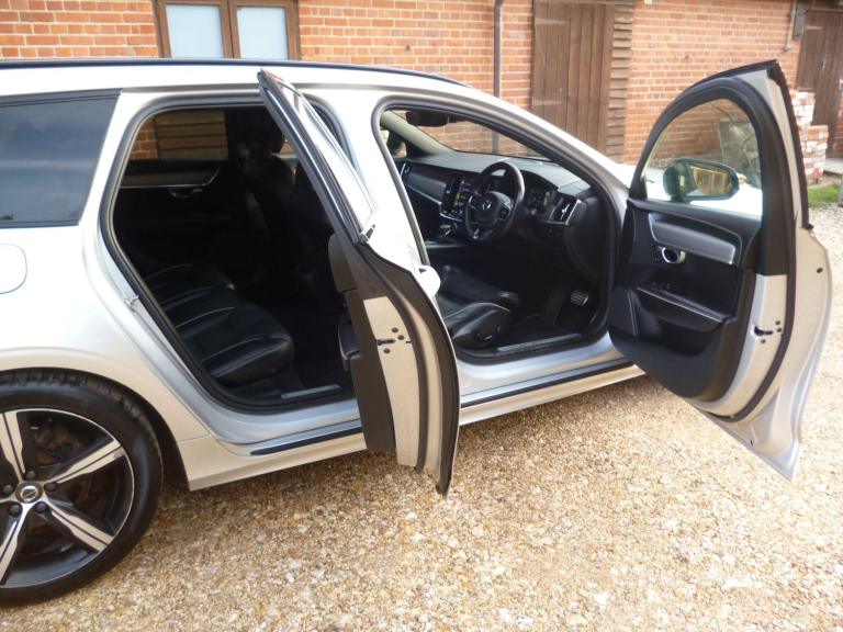 2020 Volvo V90 2.0 D4 R-Design Plus Auto Euro 6 (s/s) 5dr ESTATE Diesel Automatic