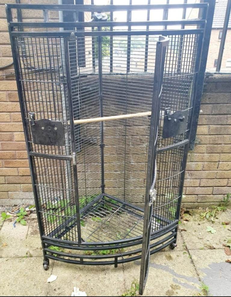 Corner Bird cage on wheels