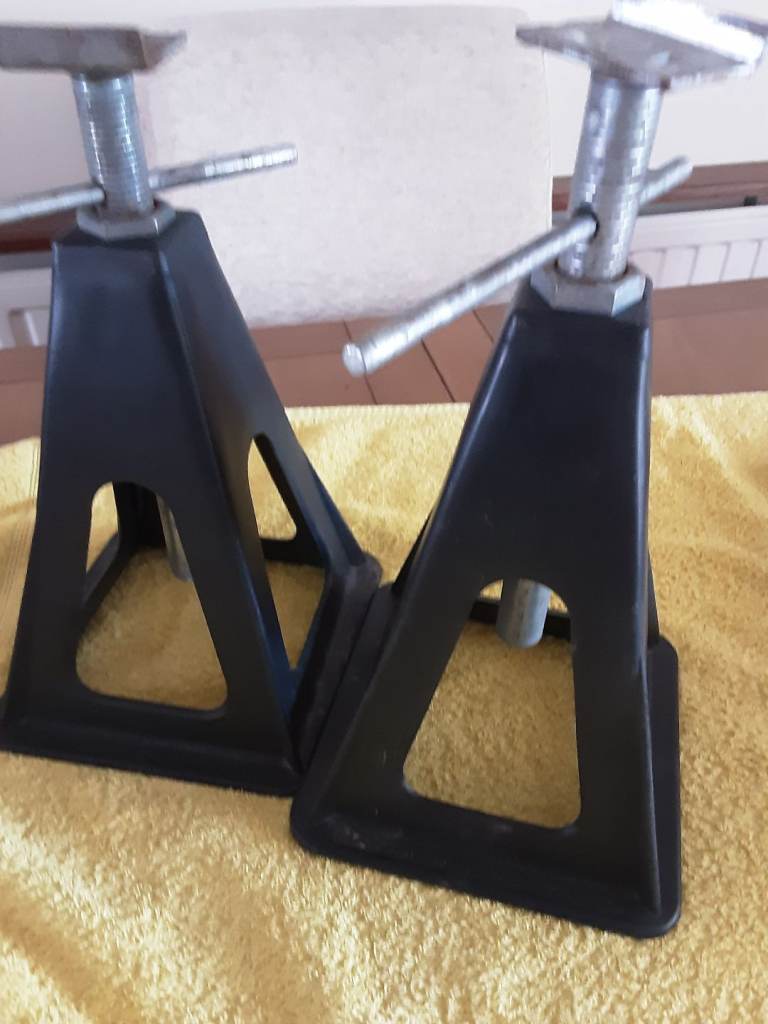 Corner supports