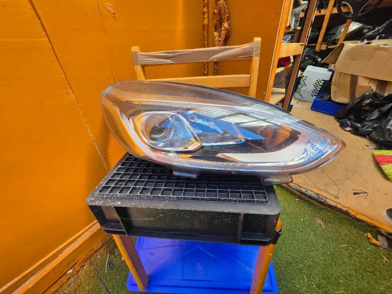 FORD FIESTA MK8 DRIVERS SIDE XENON HEADLIGHT Damage Breaking Parts 
