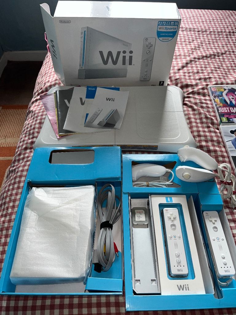  Nintendo Wii Console + 8 Games + Balance Board