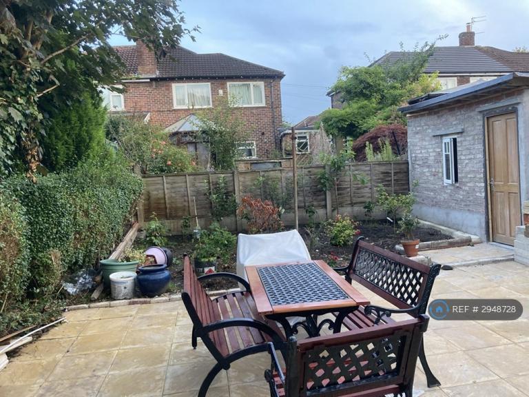 4 bedroom house in Altrincham Road, Manchester, M23 (4 bed) (#2948728)