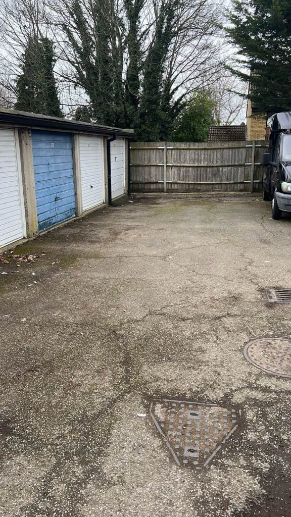 Garage to Rent:  HOLMDALE (OPP 44) LETCHWORTH SG6 1QQ