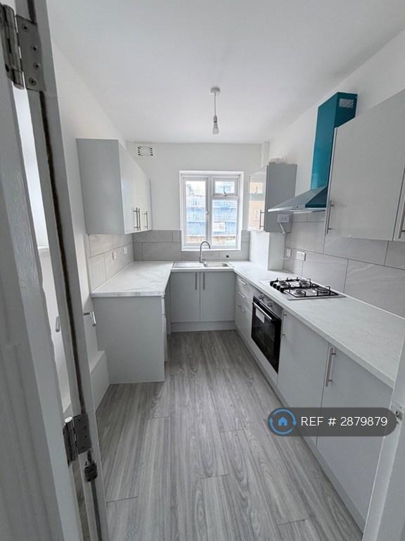 3 bedroom flat in South St, Romford, RM1 (3 bed) (#2879879)