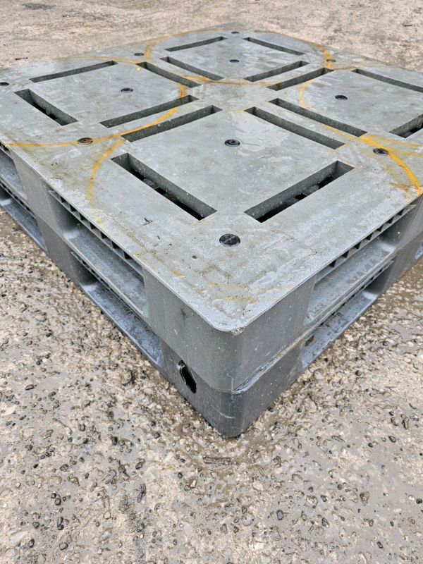 Plastic pallets 