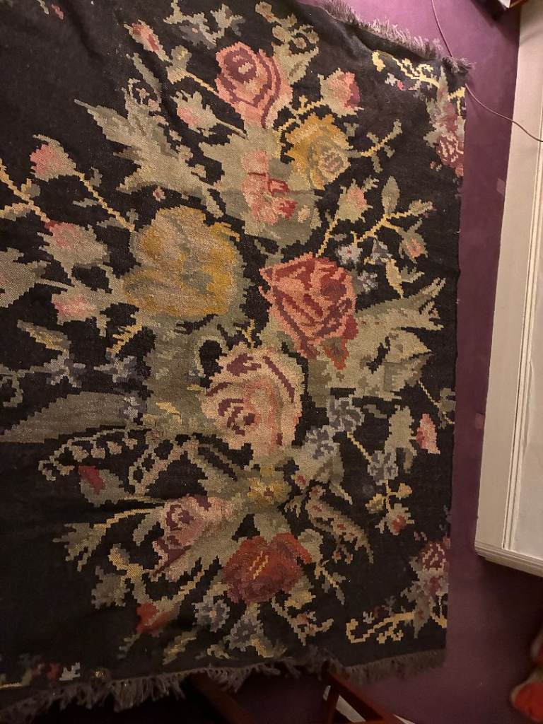 Vintage Floral Rug – Good Condition