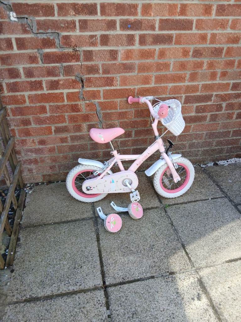 Girls Pink Bike with Basket and Stabilisers – Good Condition