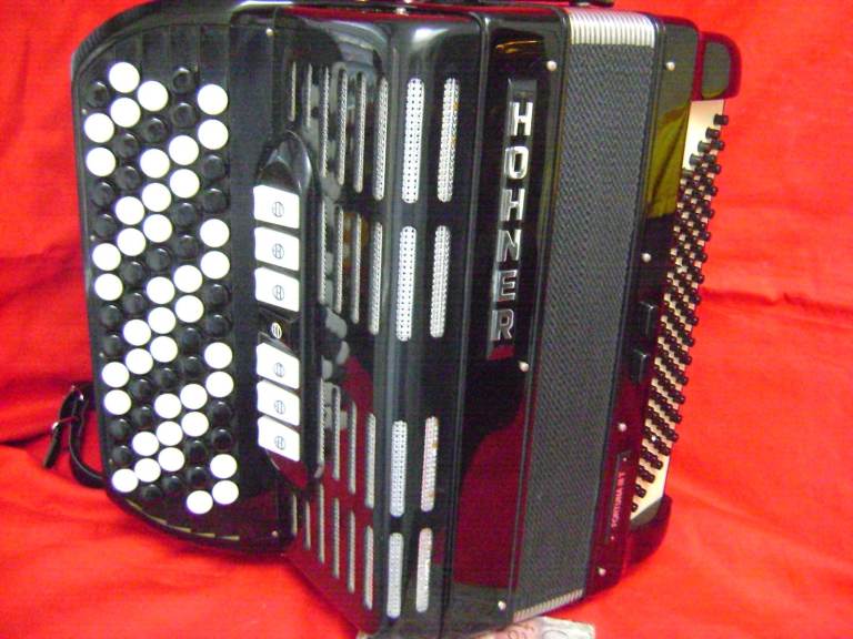 image for hohner 96 bass chromatic accordion accordian lightweight model
