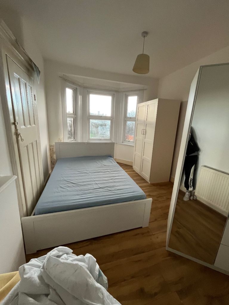 Large Room to rent-Turnpike Lane (north east London)