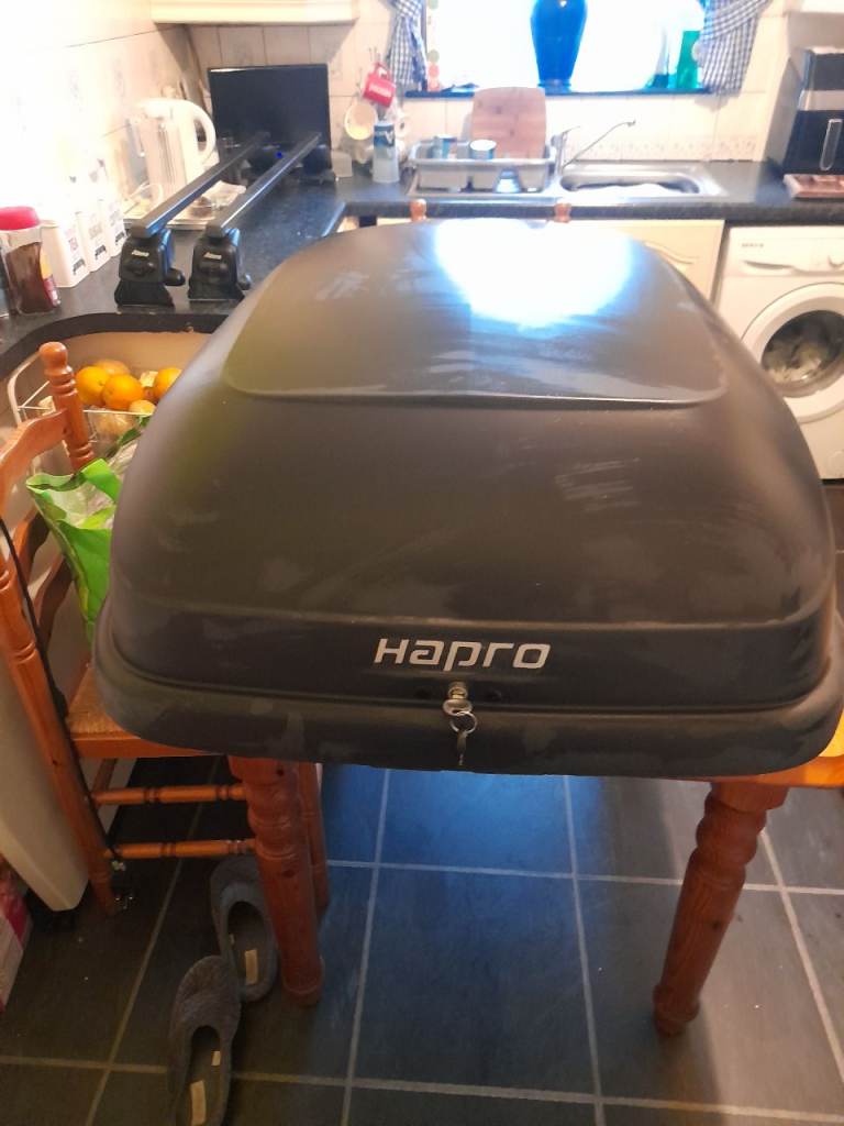 Roof box