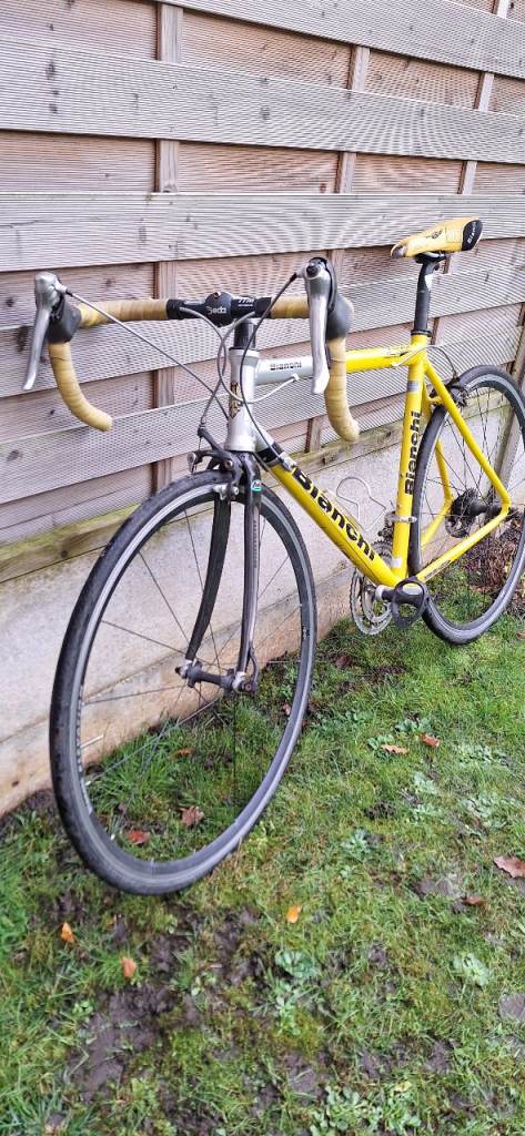 Bianchi wheels Road bike in good condition the wheels and brakes but it need new Chain