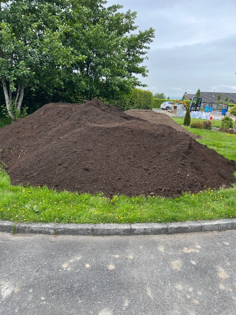 Screened and unscreened top soil