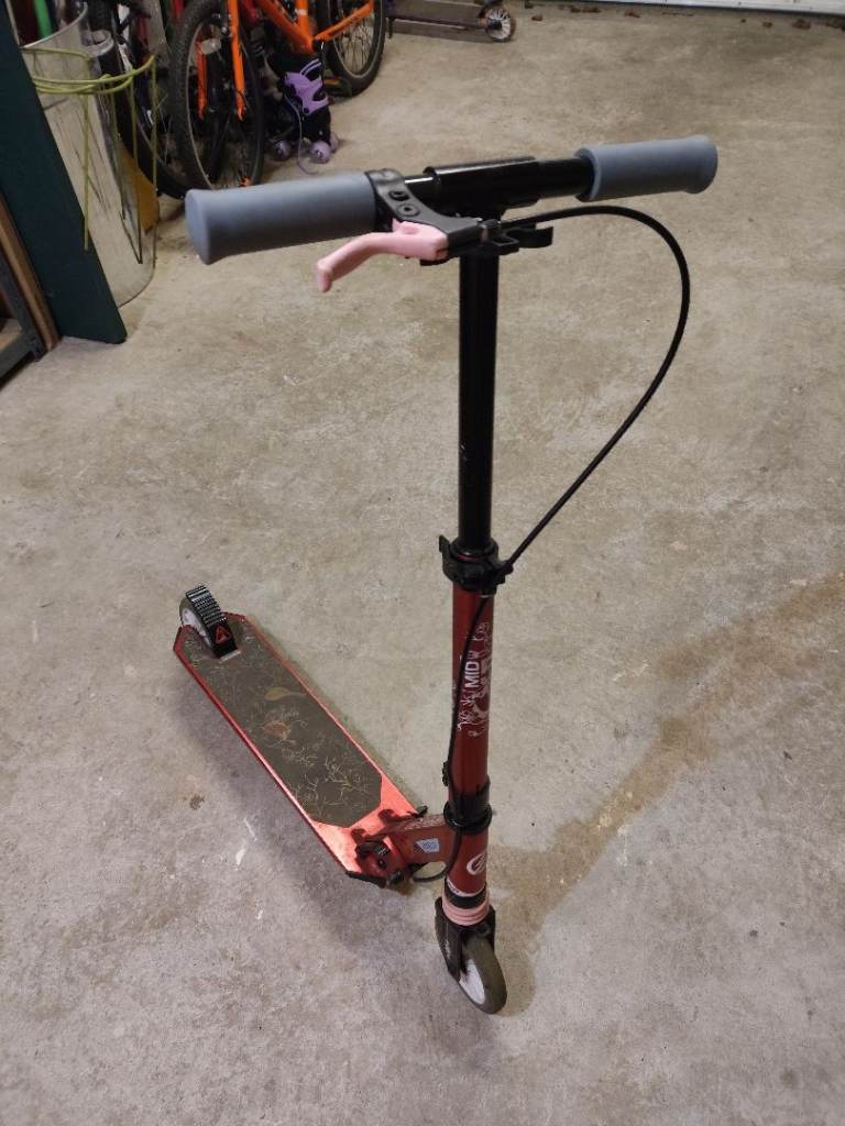 Decathlon Aluminium Kids Scooter. 100kgs max weight.