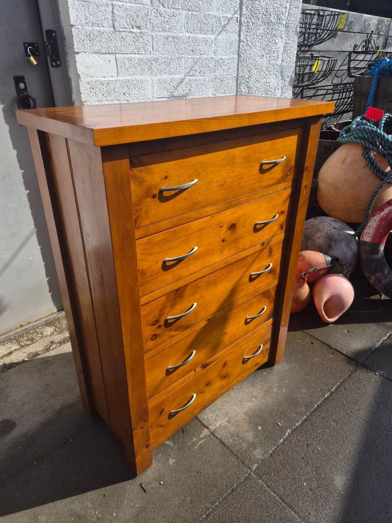 Soild wood  chest of drawers 