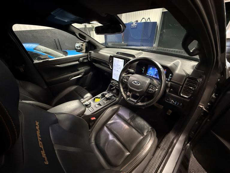 2025 Land Rover Defender 3.0 D350 Hard Top X-Dynamic HSE Auto PANEL VAN DIESEL Automatic