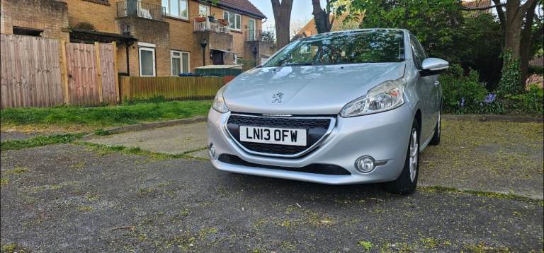 Peugeot 208 1.2 Petrol (2013) 