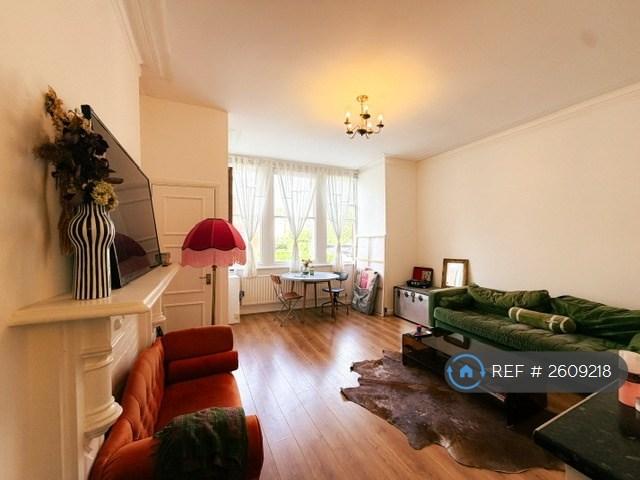 1 bedroom flat in Devonshire Road, London, SE23 (1 bed) (#2609218)