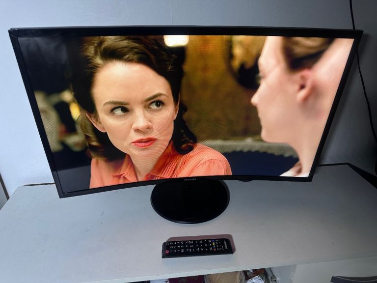32”SAMSUNG CURVE SMART LED HDTV 