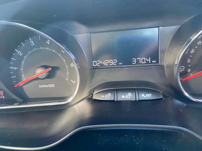 2014 Peugeot 208 1.2 VTi Active 5dr HATCHBACK PETROL Manual