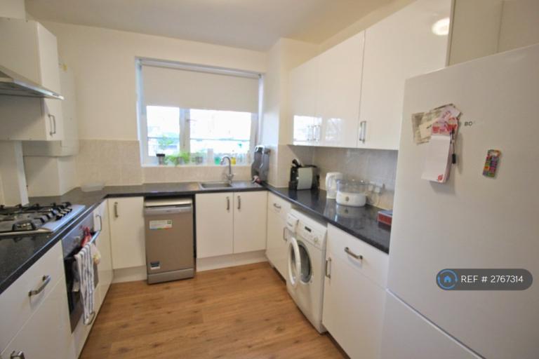 3 bedroom flat in Spenlow House, London, SE16 (3 bed) (#2767314)
