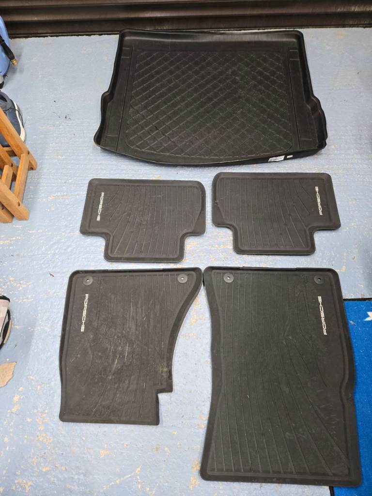 Porsche Macan rubber matts (used)
