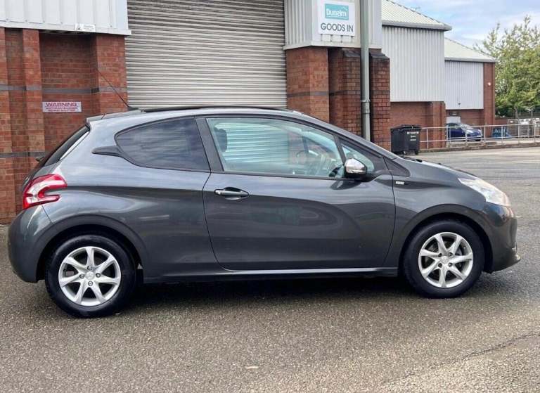 2014 Peugeot 208 1.2 VTi Style 3dr HATCHBACK PETROL Manual