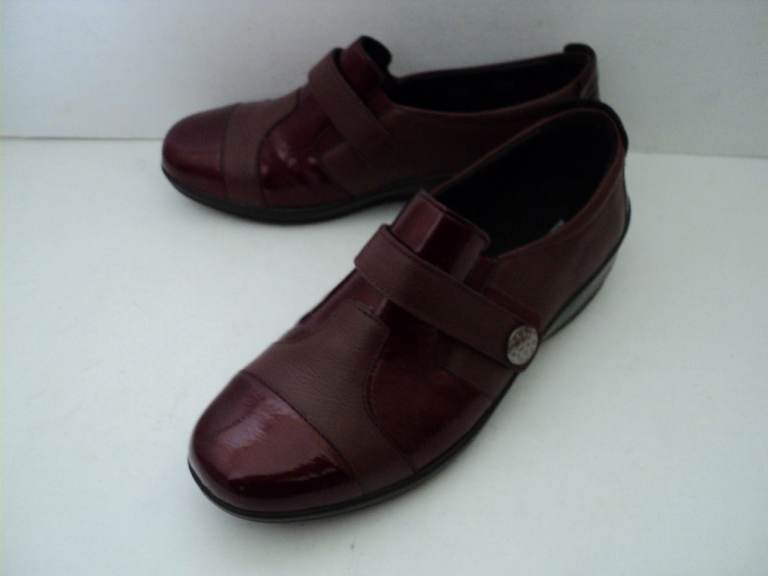 PADDERS ENDURE Women Red Wine Soft Leather Polyurethane Comfort Shoes Size 8 New Box