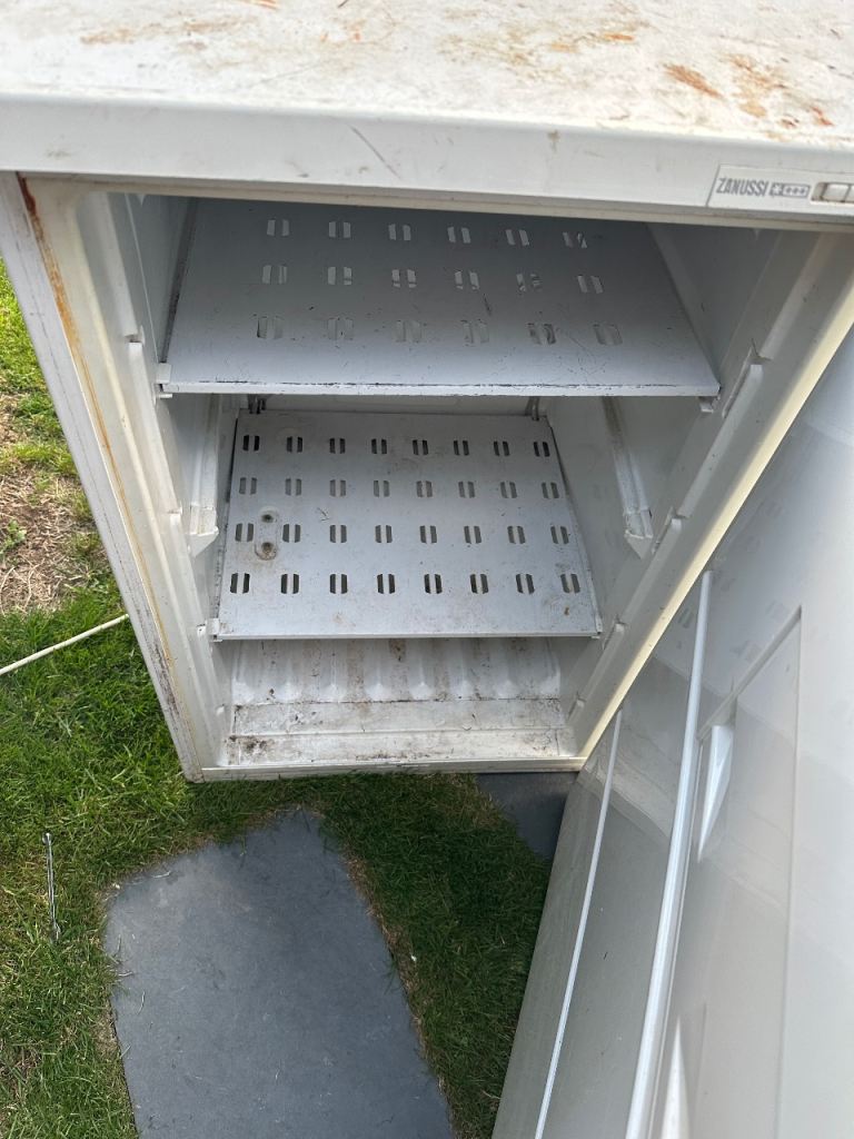 Up right freezer 