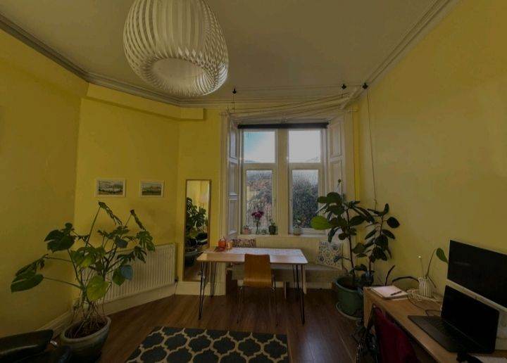 Spacious room in flat overlooking Arthur's Seat