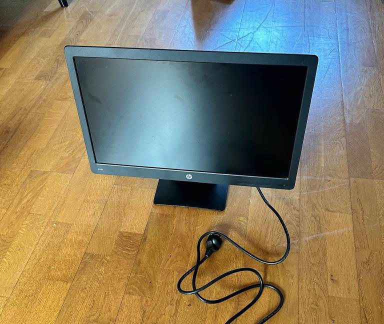 Make me an offer : HP ProDisplay P223. 21.5-inch monitor