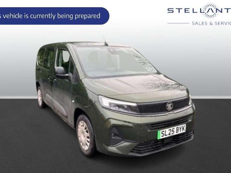 2025 Vauxhall Combo Life Electric 52kWh Design XL MPV 5dr Electric Auto (7.4kW Charger) (136 ps) ...