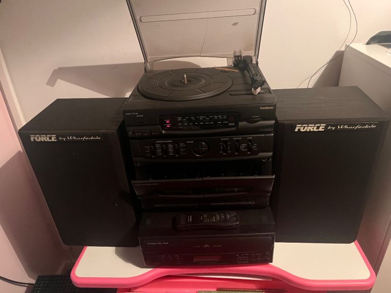 Stereo system with 2 speakers