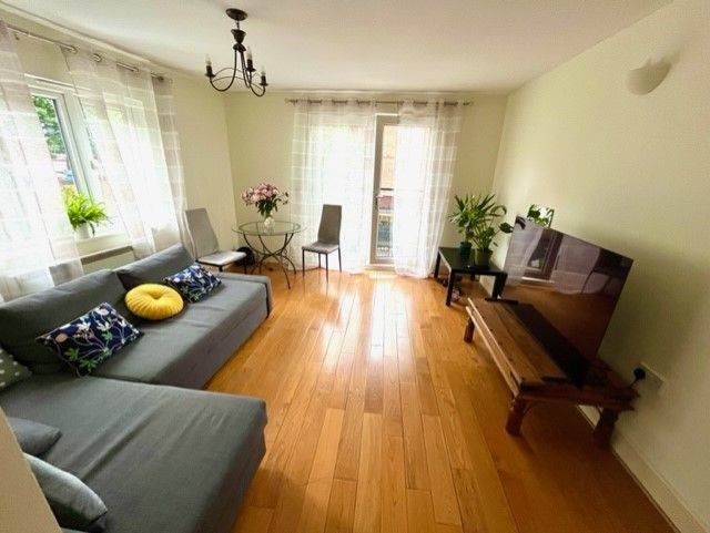 Very Spacious Apartment in Canary Wharf with balcony