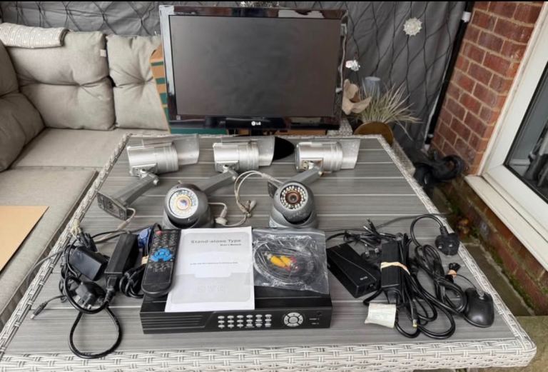 8 Channel CCTV Package - 1TB Hard Drive with remote control and a 21” Monitor - QUICK SALE