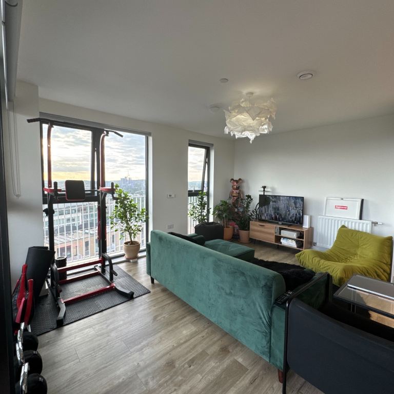 Large Double Room – High-Rise, Great Views