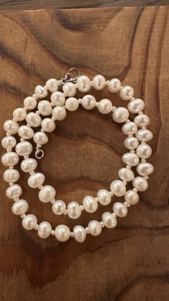 Genuine pretty freshwater pearls necklace 