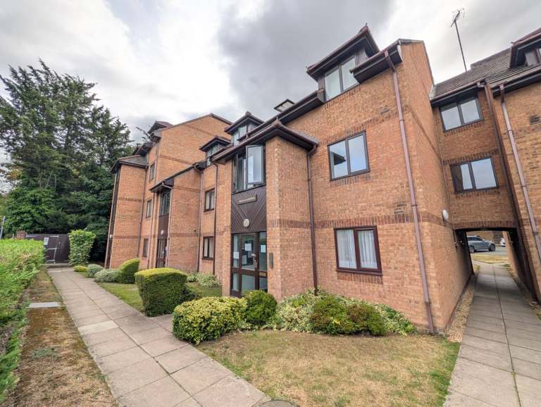 First floor 2-bedroom apartment to rent in highly sought-after area of Watford, WD18.