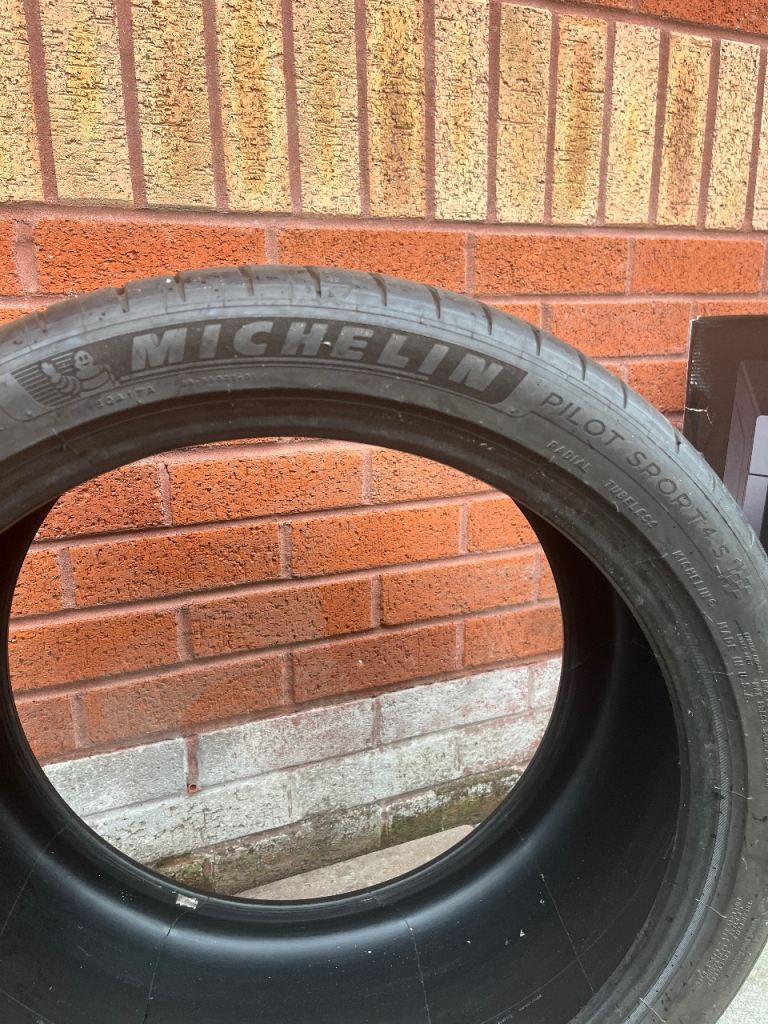 Michelin pilot 4s 265 35 ZR19
