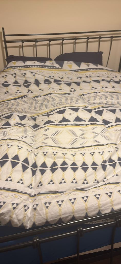 Room for rent shared bedroom and living space and 