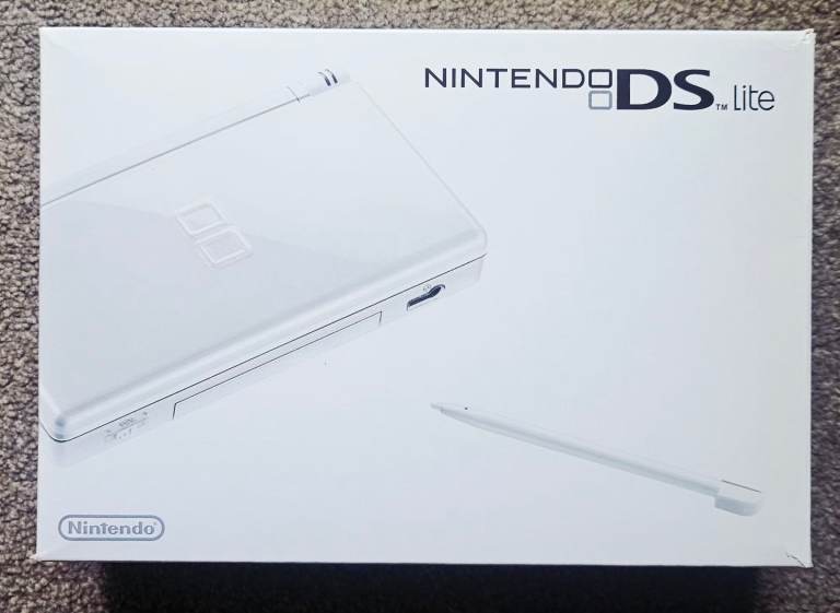 BOXED WHITE NINTENDO DS LITE CONSOLE. CONSOLE. 