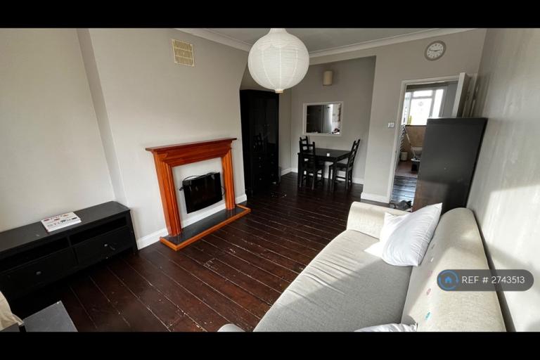 1 bedroom flat in Penford Street, London, SE5 (1 bed) (#2743513)