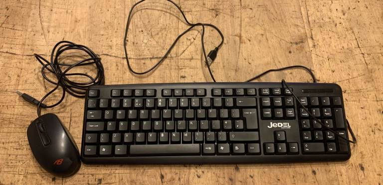 Jedel G11 Wired Keyboard with a Packard Bell Wired Mouse - pre owned, ex. Cond.